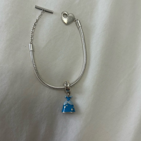Limited Edition Pandora charm from the Cinderella Disney collection - Picture 2 of 2